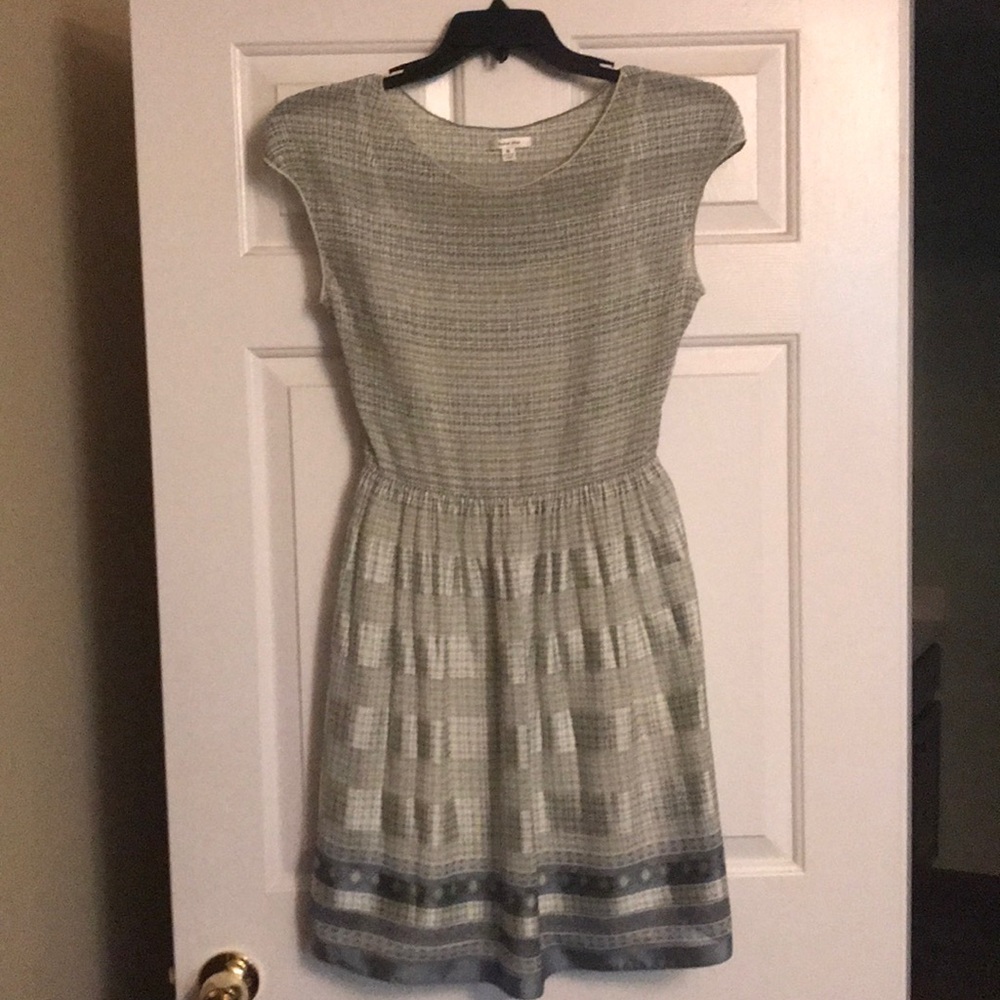 Lovely casual dress with interlining.